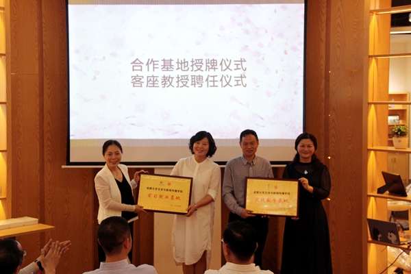 2019年4月28日“诗意年华”《2018中国青年诗人作品选》、《2018中国年度最佳散文诗选》新书首发会暨诗歌朗诵会.jpg 2019年4月28日“诗意年华”《2018中国青年诗人作品选》、《2018中国年度最佳散文诗选》新书首发会暨诗歌朗诵会.jpg